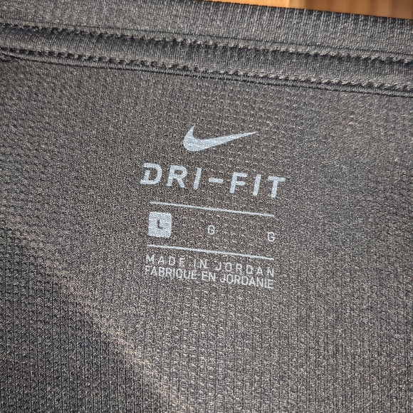 Nike DRI-fit shirt - Picture 3 of 3